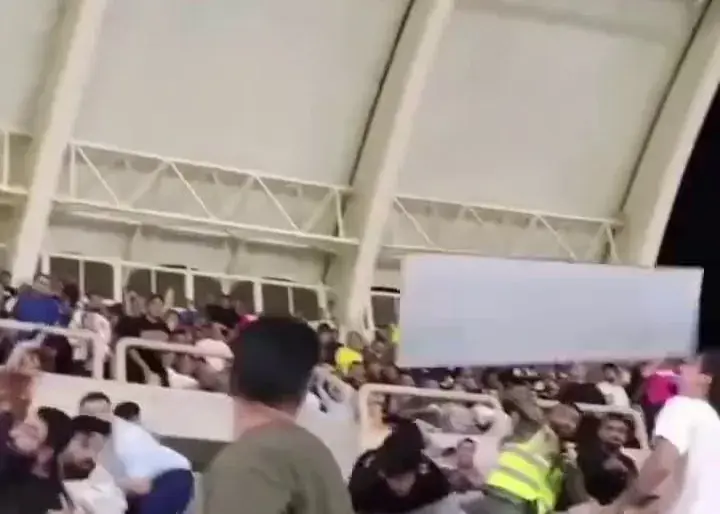 بشقاب پرنده در ورزشگاه پارس شیراز! (عکس)