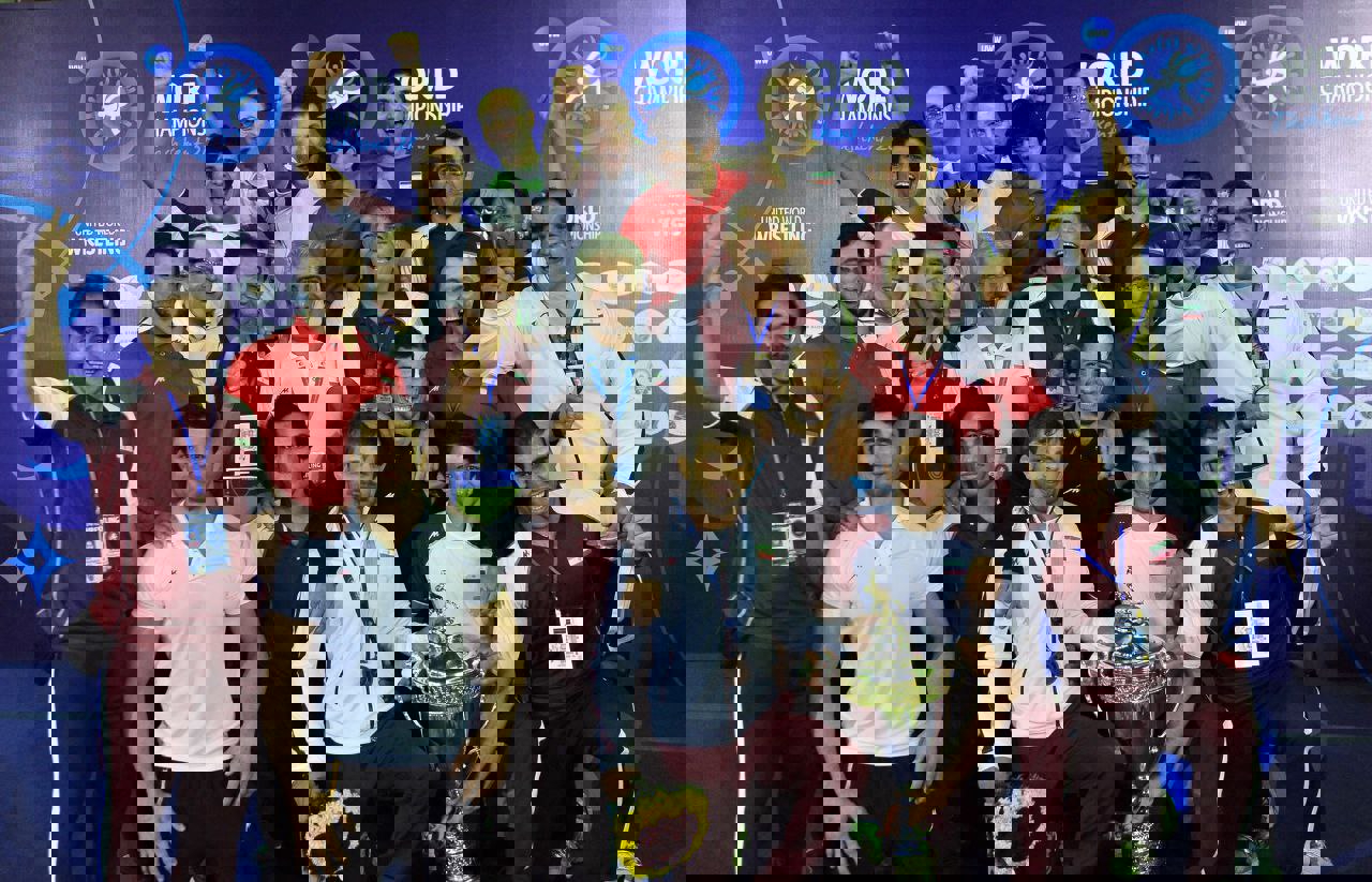 2228902
