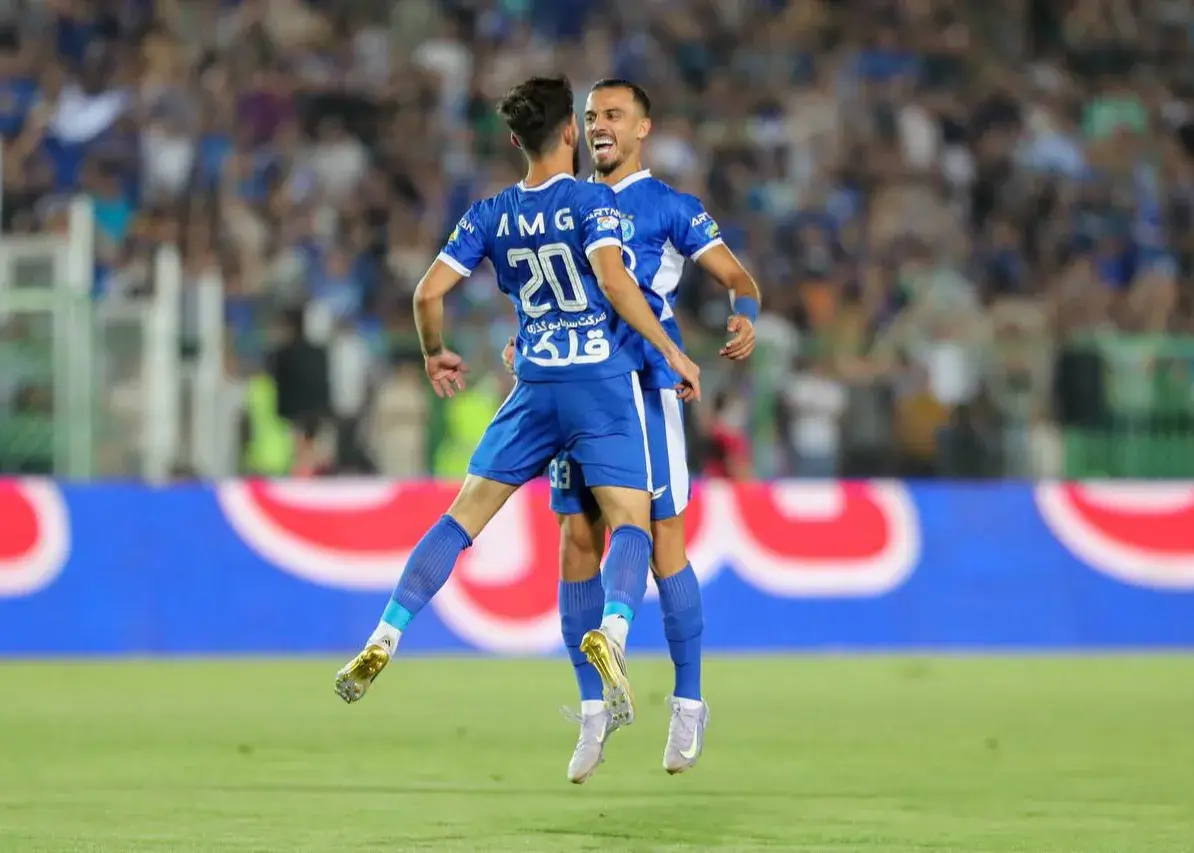 ملی‌پوش استقلال با لباس آبی رکورد زد!