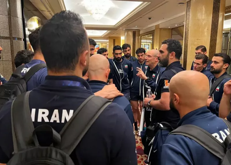 جلسه فوری پیاتزا با بازیکنان بعد از برد تاریخی 