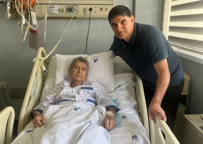 آقا بهزاد بر بالین چهره تاریخی استقلال