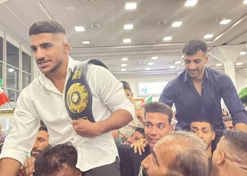 استقبال پرشور از قهرمانان کشتی در شیراز(عکس)