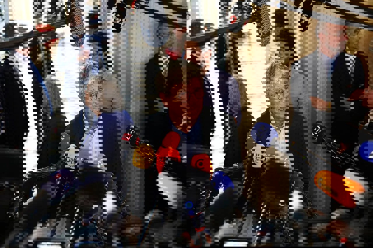 2230587