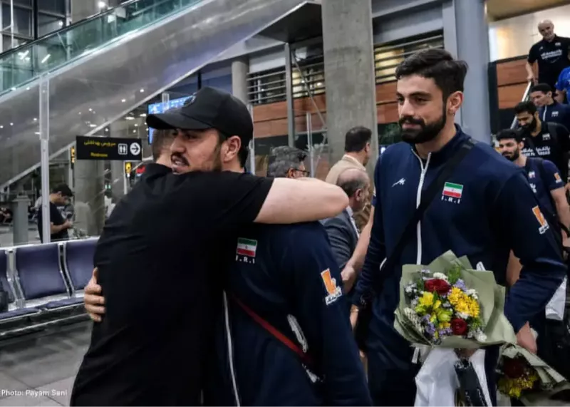 شریفی برگشت اما به تهران نرسید(عکس)