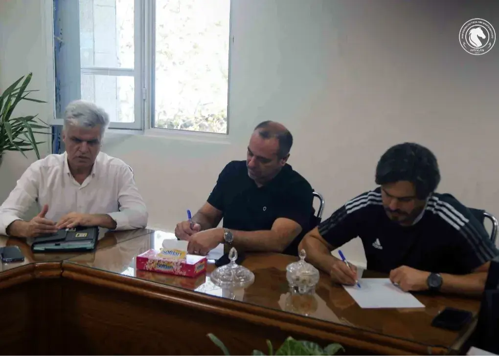 تقدیر از سعید دقیقی توسط مدیران پیکان(عکس)