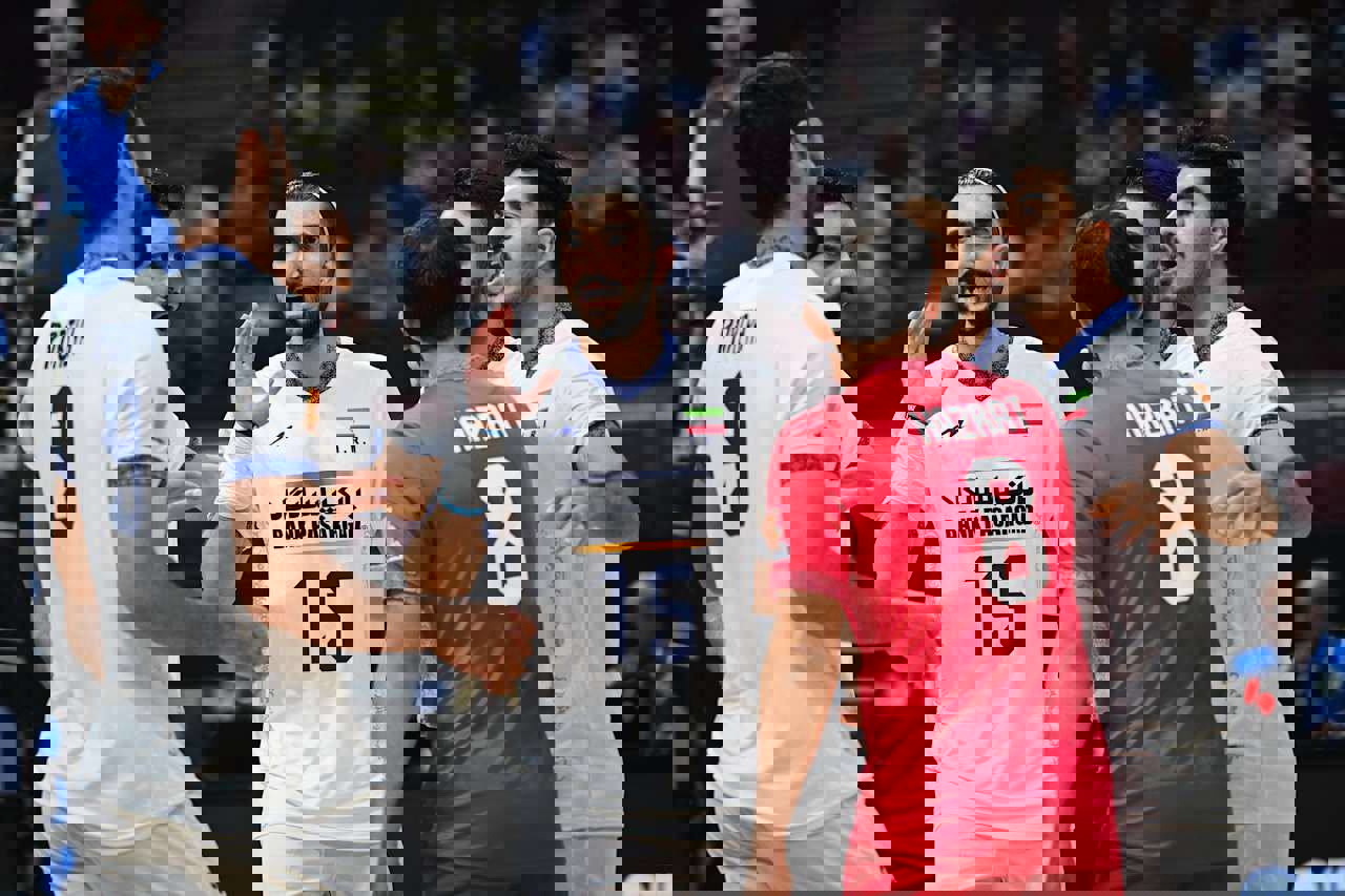 2231878