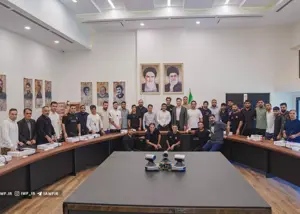 دبیر به کشتی گیران لپ تاپ هدیه داد!