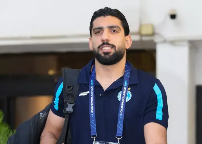 فرعباسی برگشت، آدان بیرون رفت