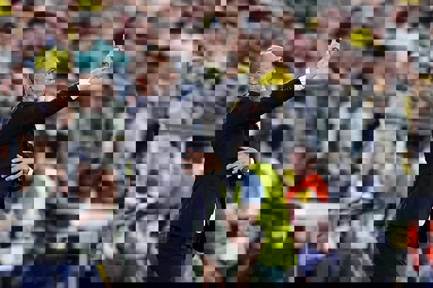 2233158