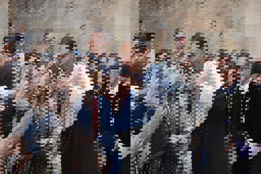 2233560