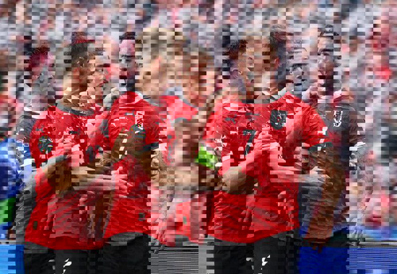 2233527