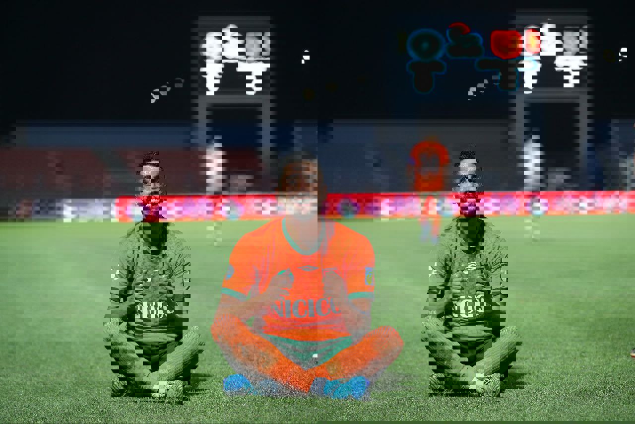 2233700