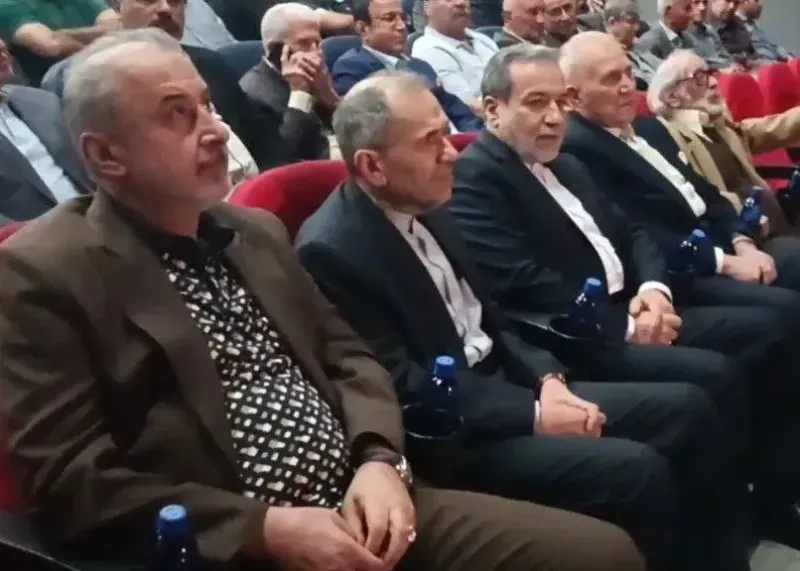 واکنش رضا درویش به سوالات پرتعداد خبرنگاران