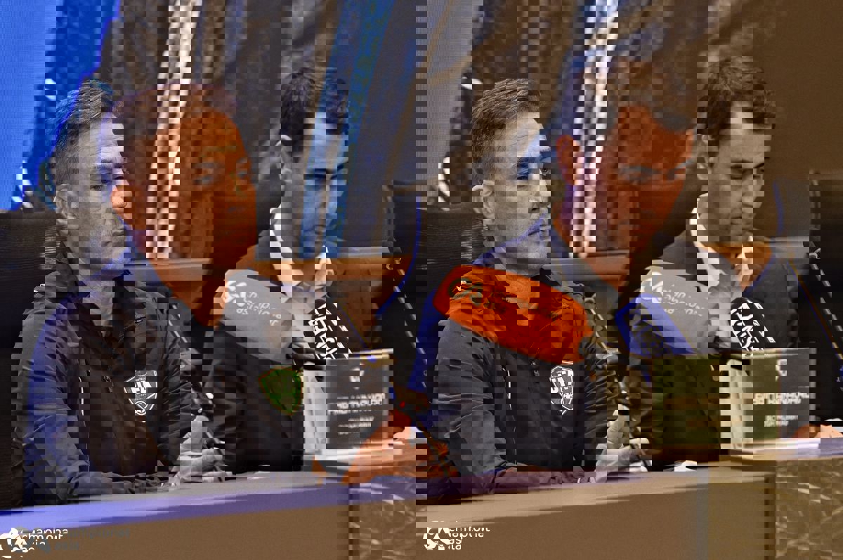2245048