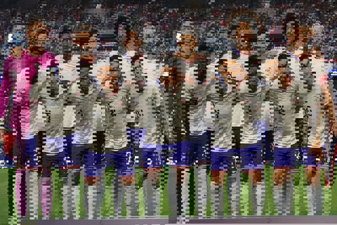 2245696