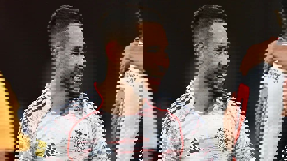 2245937