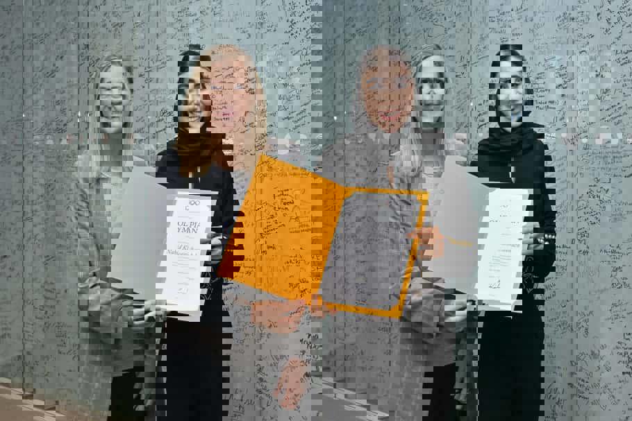2245734