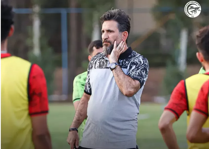 مدافع سابق استقلال از سرمربیگری برکنار شد!