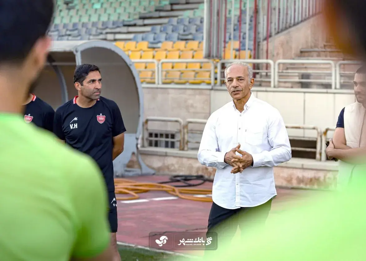 شماره چهار پرسپولیس به مهمان ویژه اهدا شد