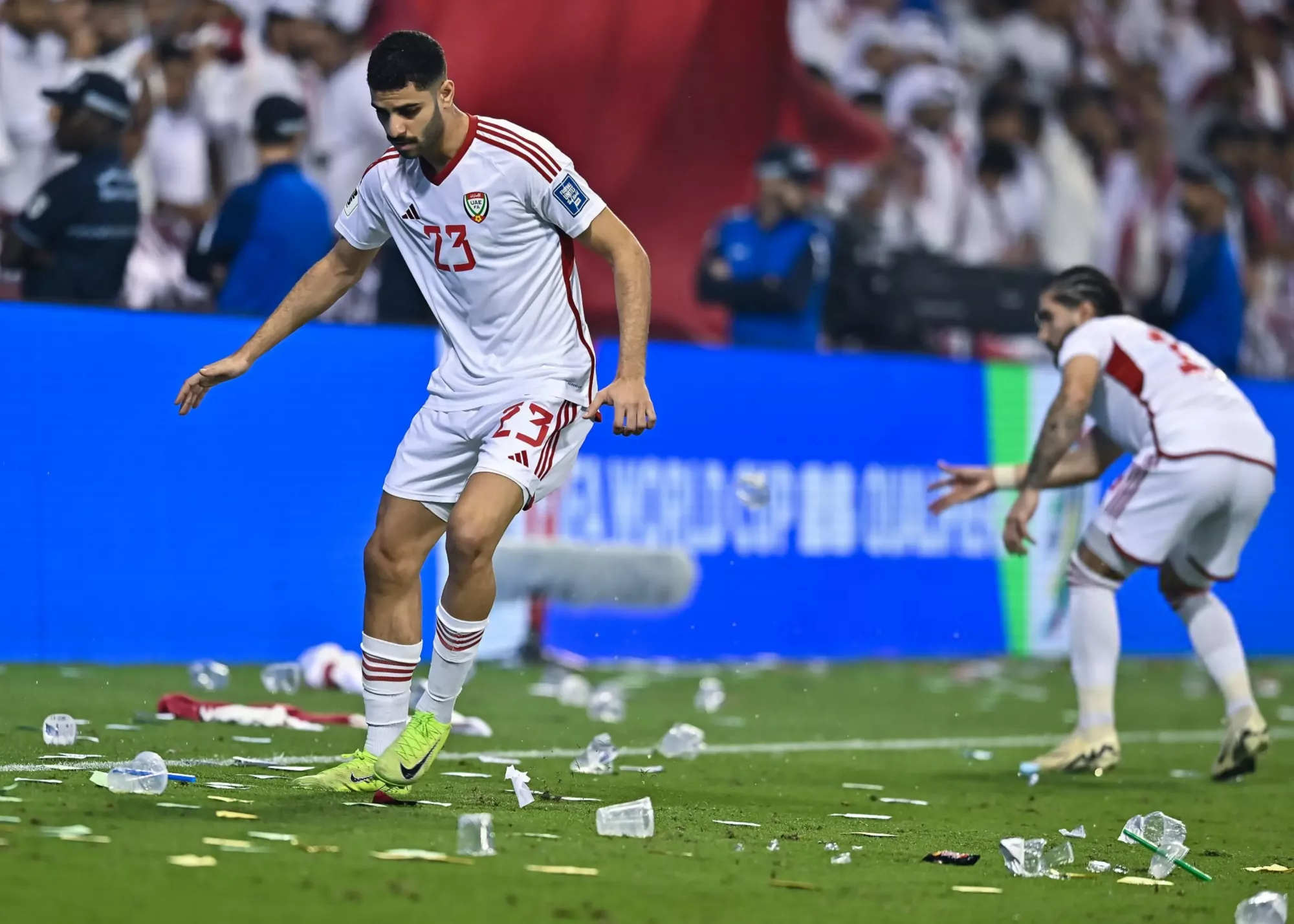 اعتراف عفیف: به هواداران گفتم بطری بیندازید