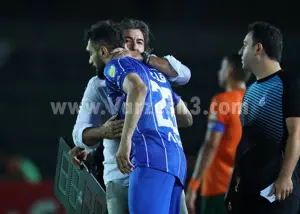 آغوش سایپینتو و تشویق هواداران، تقدیم به آقاسی!