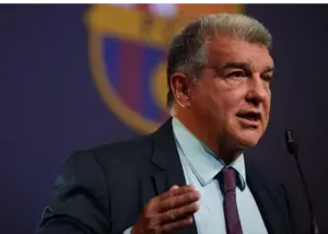 طعنه سنگین لاپورتا: دانشمندان از بارسا دور بمانند!