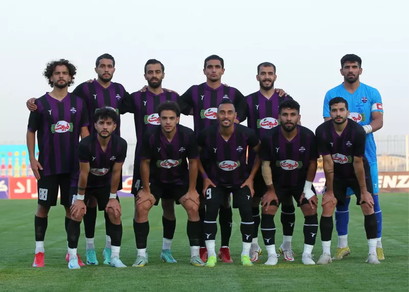 اعتراض جالب به پشت در ماندن هواداران زن!