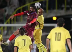 جیمی جامپ و دو مامور وسط گل نساجی (عکس)