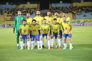 بلبشو در آبادان: بازیکنان پشت سرمربی درآمدند!