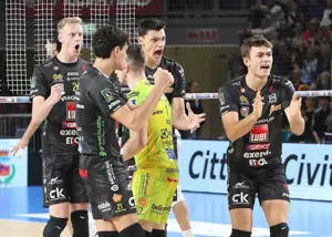 دربی ایرانیهای سریآ به سود پوریا