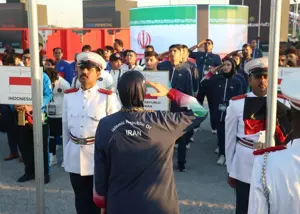 اهتزاز پرچم ایران در بحرین با احترام نظامی ورزشکاران