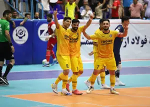 رویاپردازی نکنید، لذت لیگ فوتسال را ببرید