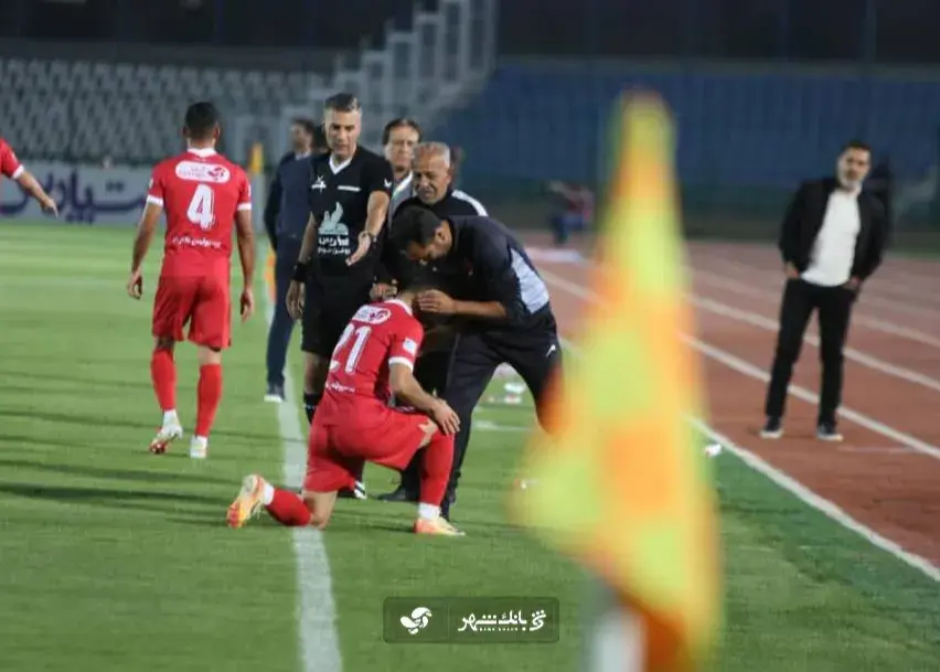 تقسیم خوشحالی ستاره پرسپولیس با کادر پزشکی