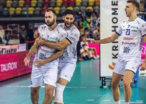 میلاد عبادیپور پروازش را به رخ کشید