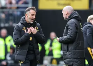 مربیای که نیمکت حریف را هدف گرفت محروم نشد!