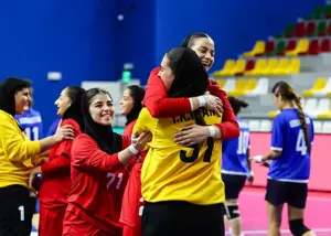 نمایش باورنکردنی زهرا و گروه خشن!