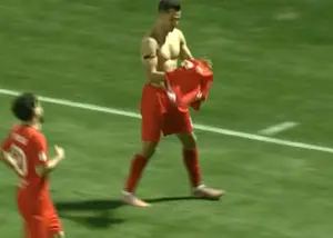 ذوق زدگی گلزن جدید تراکتور با کندن پیراهن! (عکس)