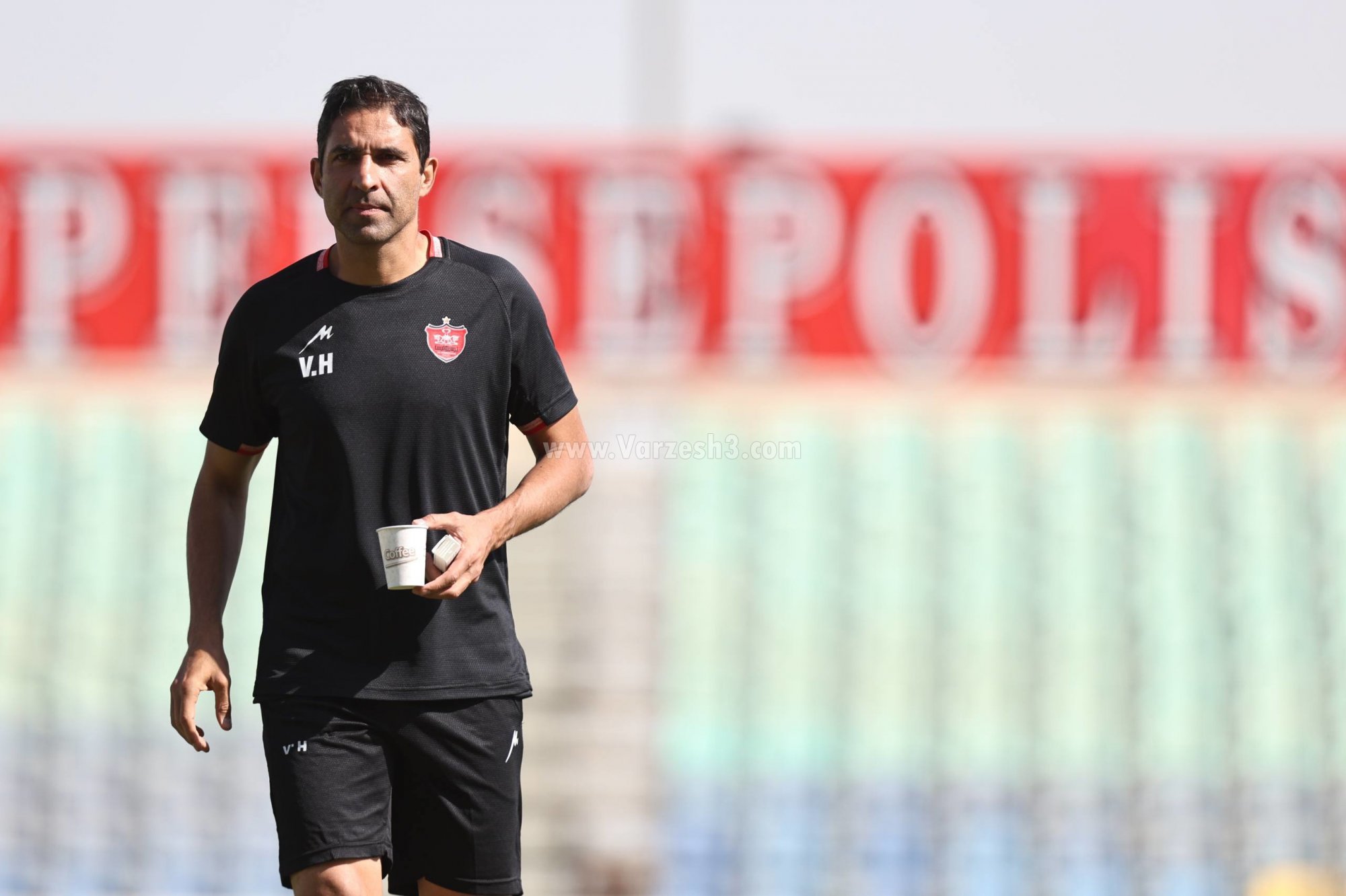 سرمربی سابق پرسپولیس تنها در قلب بیابان