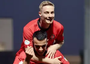 خوششانسی تراکتور و فرار سریع آقای گل!