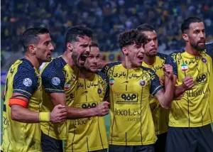 سپاهان دو - فجرسپاسی صفر: سلام به صدر با محرم!