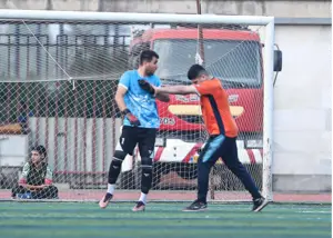 گلر داخل زمین کتک خورد: نباید گل می‌خوردی!