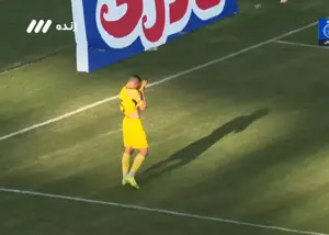 خشم پیروز و تعویض مدافع پراشتباه فجر!