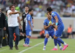 رامین روی نیمکت اما لای پر قو!