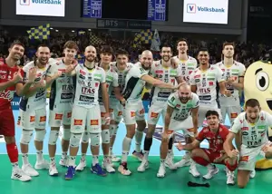 قهرمانی پارسال را الان جشن گرفتند!