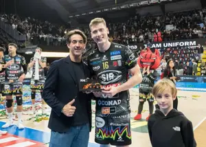 رقیب لئون در ایتالیا دلبری میکند