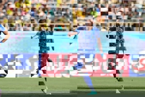 نه رامین و نه سعید، آسانی پنالتیزن اول استقلال