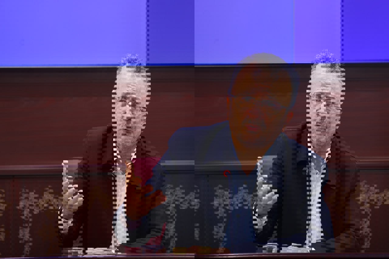 داورزنی:با تقدیر نمی‌شود مبارزه کرد