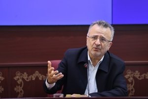 داورزنی:با تقدیر نمی‌شود مبارزه کرد