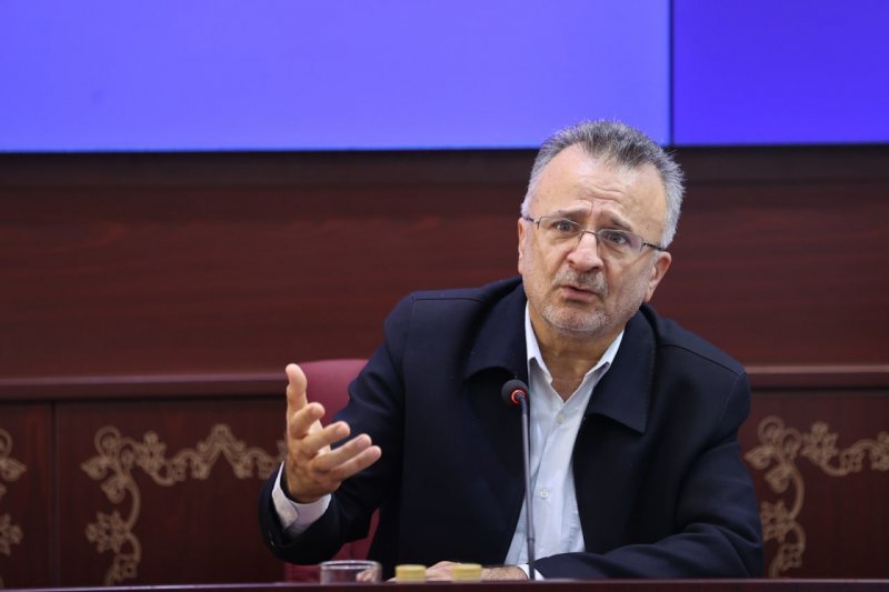 داورزنی:با تقدیر نمی‌شود مبارزه کرد