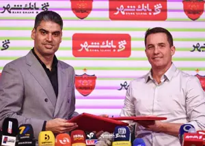 سرمربی بعدی پرسپولیس روی سکوها (عکس)